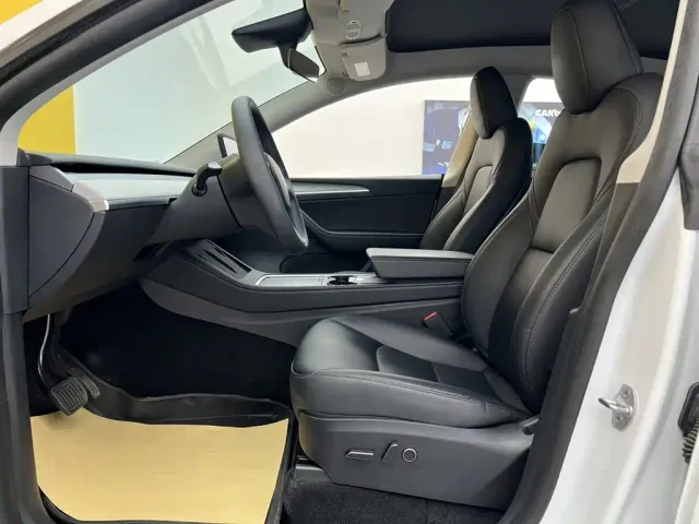 Tesla Model Y — Фото автомобиля 17