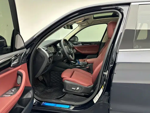 BMW iX3 — Фото автомобиля 9