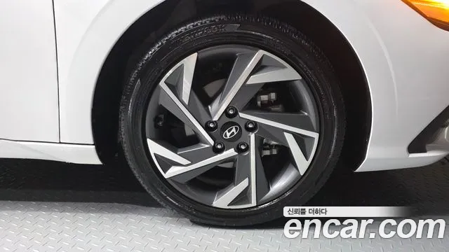 Hyundai AVANTE Новый Avante (CN7) — Фото автомобиля 21