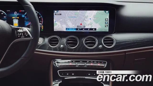 Mercedes-Benz E-Class — Фото автомобиля 14