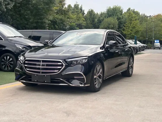 Фотография автомобиля — Mercedes-Benz E-Class