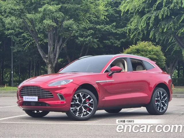 Фотография автомобиля — Aston Martin DBX