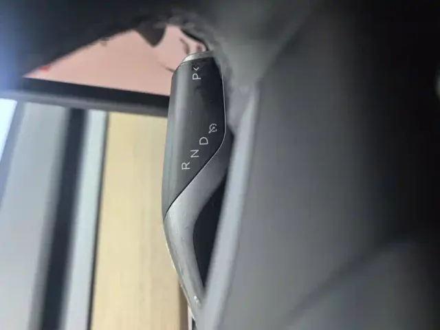 Tesla Model 3 — Фото автомобиля 16