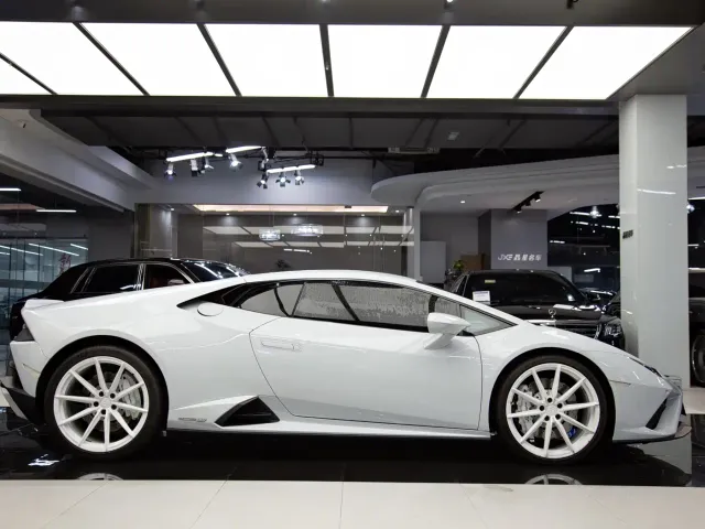 Lamborghini Huracan — Фото автомобиля 10