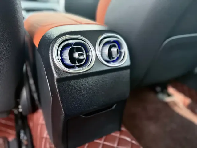 Mercedes-Benz C-Class — Фото автомобиля 12