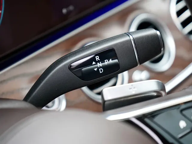 Mercedes-Benz E-Class — Фото автомобиля 8