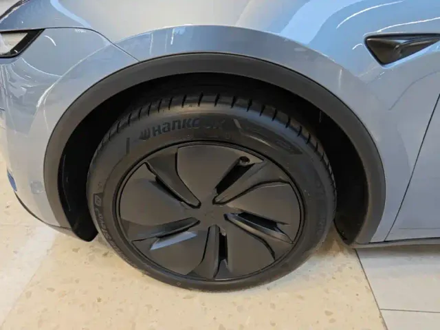 Tesla Model Y — Фото автомобиля 22