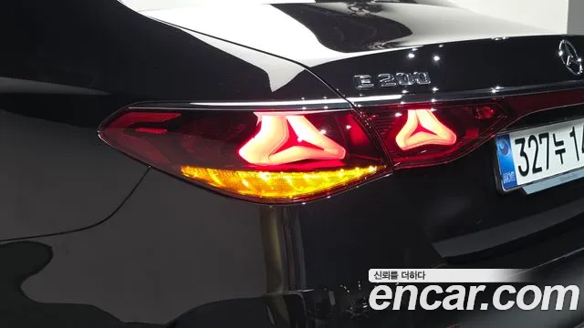 Mercedes-Benz E-Class — Фото автомобиля 6