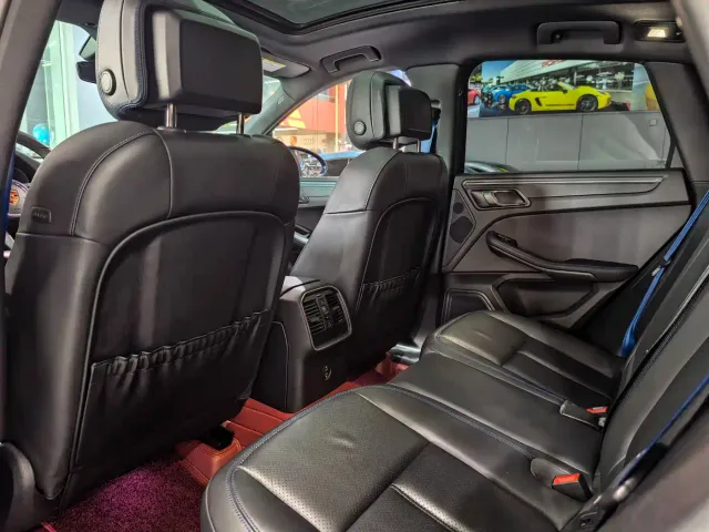 Porsche Macan — Фото автомобиля 12