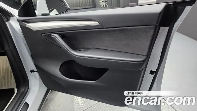 Tesla Model Y — Фото автомобиля 13