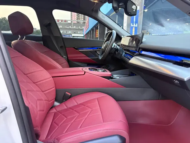 BMW 5 Series — Фото автомобиля 12