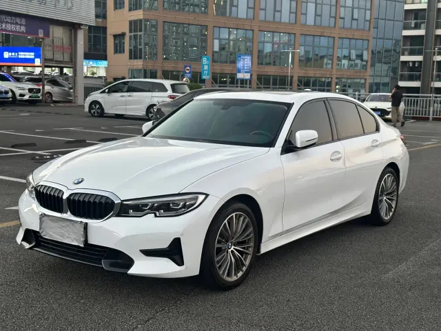 Фотография автомобиля — BMW 3 Series