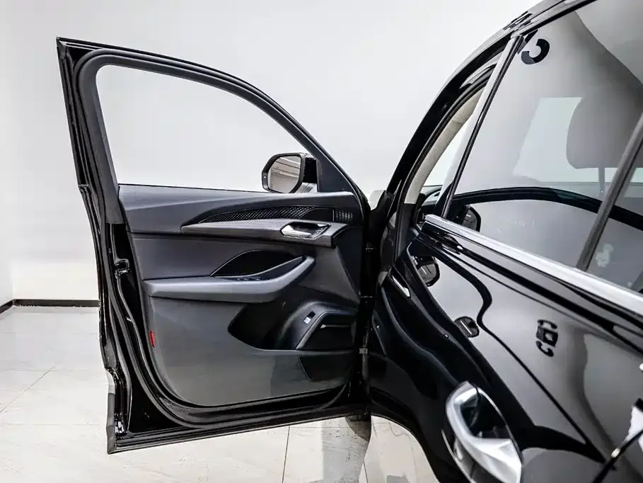 Audi Audi Q6 2024 40 TFSI quattro Cloud View Yulin Package 7-seater — Фото автомобиля 7