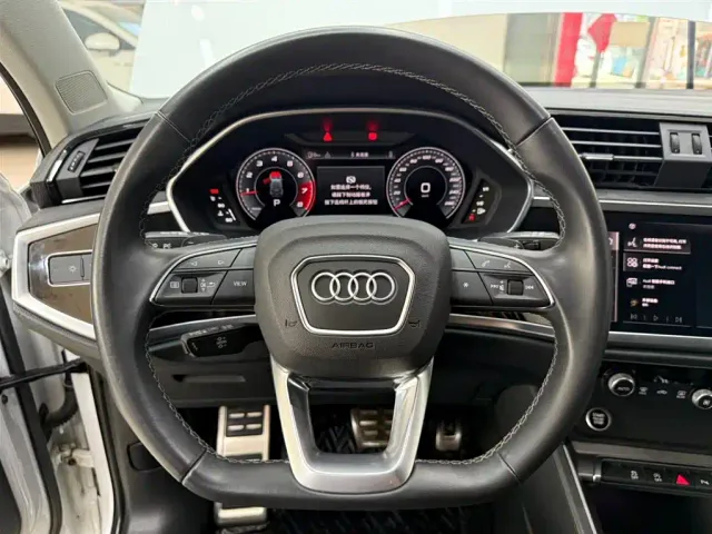 Audi Q3 — Фото автомобиля 11