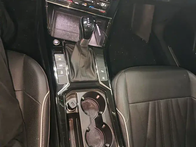 Volkswagen Passat — Фото автомобиля 13