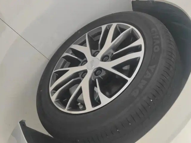 Geely Emgrand — Фото автомобиля 6