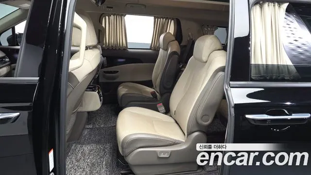 Kia Carnival Generation 4 — Фото автомобиля 15