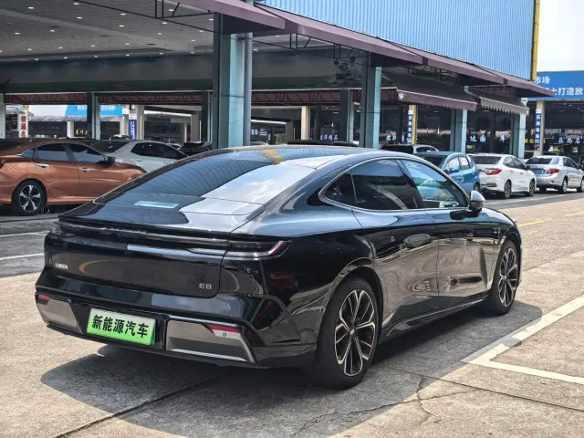 Geely Galaxy E8 — Фото автомобиля 15