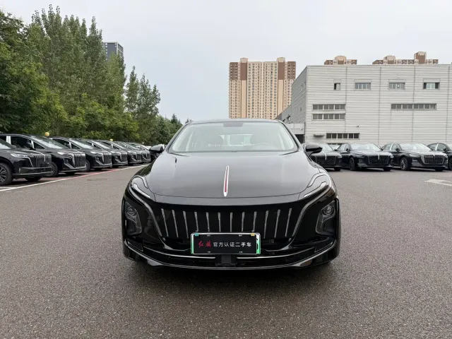 Hongqi E-QM5 — Фото автомобиля 2