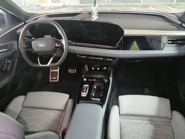 Audi Q6L e-tron — Фото автомобиля 12