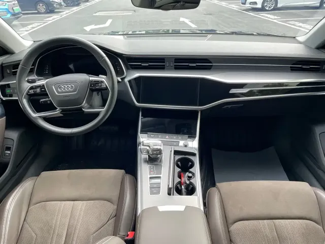 Audi A7L — Фото автомобиля 9