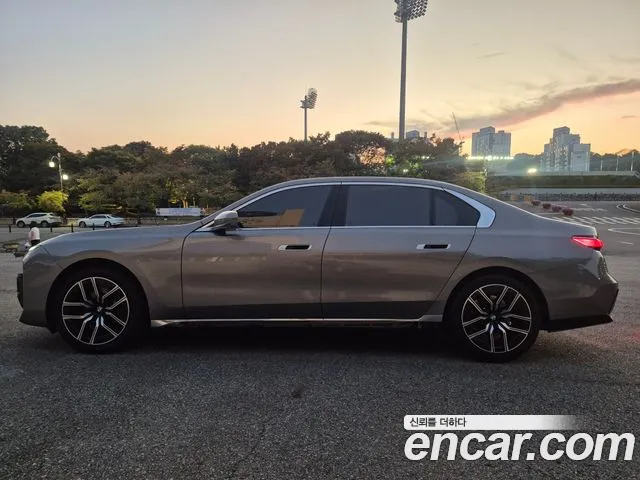 BMW 7 Series G70 — Фото автомобиля 13