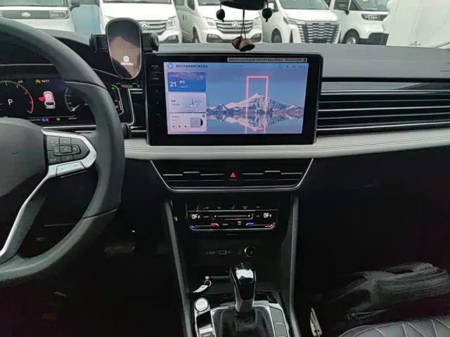 Volkswagen Tiguan L — Фото автомобиля 12