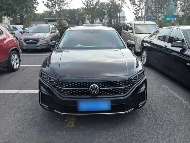 Volkswagen Passat — Фото автомобиля 2