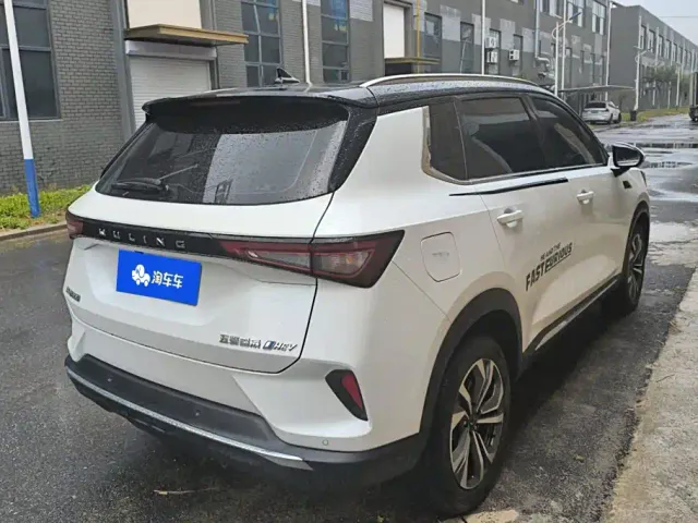 Wuling Asta — Фото автомобиля 3