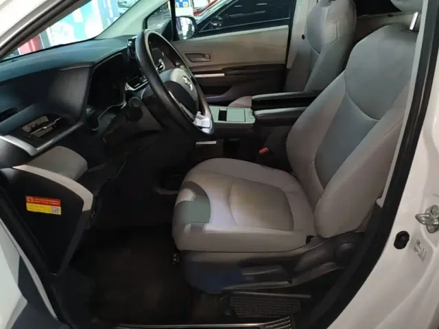 Toyota Granvia — Фото автомобиля 14