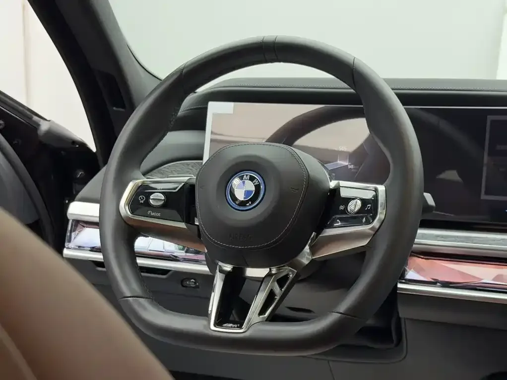 BMW BMW i7 2023 eDrive50L Premium M Sport Package — Фото автомобиля 12