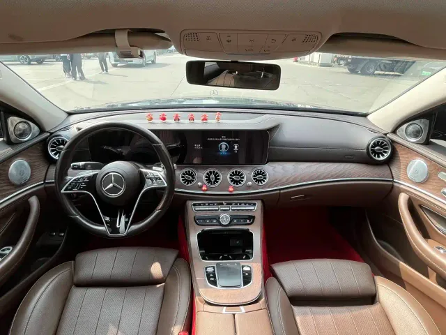 Mercedes-Benz E-Class — Фото автомобиля 12