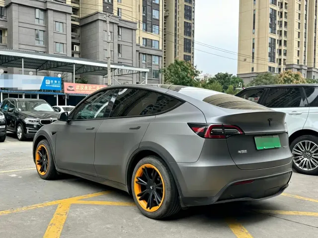 Tesla Model Y — Фото автомобиля 9