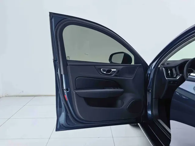 Volvo S60 — Фото автомобиля 27