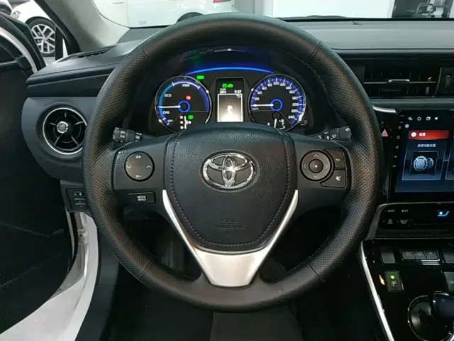 Toyota Corolla Twin Engine E+ — Фото автомобиля 10