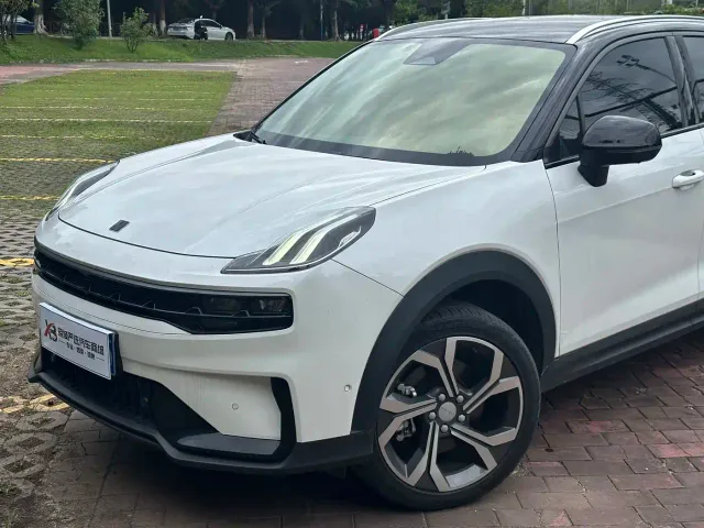 Lynk & Co 06 — Фото автомобиля 2