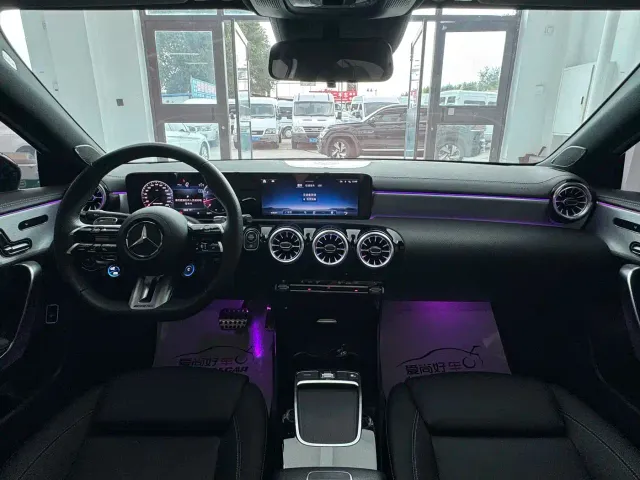 Mercedes-Benz Mercedes-Benz A-Class AMG 2025 AMG A 35 L 4MATIC — Фото автомобиля 9