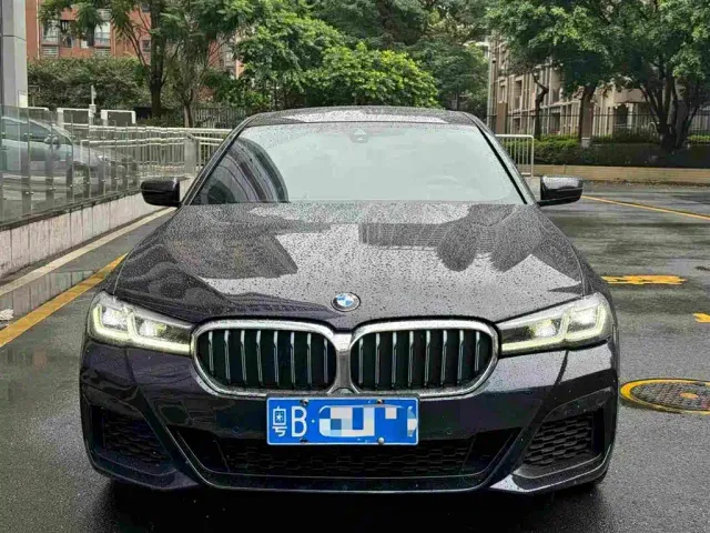 BMW 5 Series — Фото автомобиля 3