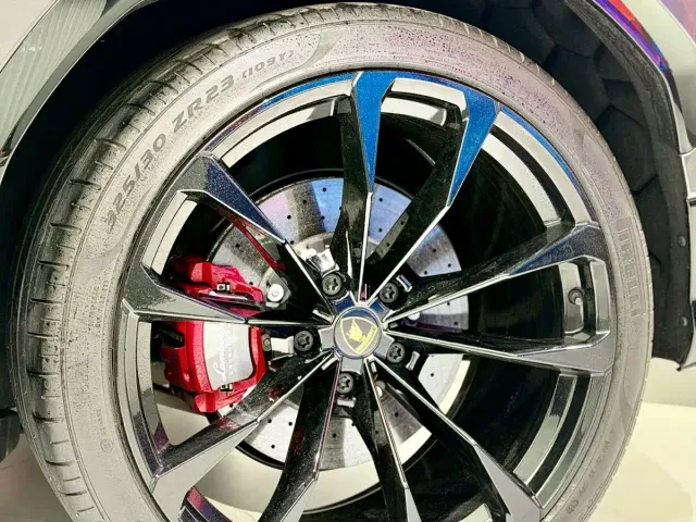 Lamborghini Urus — Фото автомобиля 19