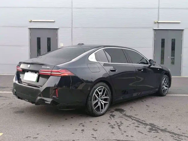 BMW i5 — Фото автомобиля 4