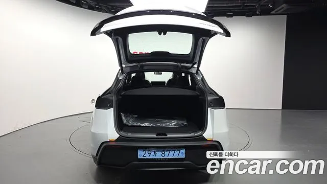 Tesla Model Y — Фото автомобиля 20