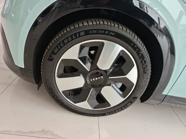 Zeekr Mix — Фото автомобиля 22