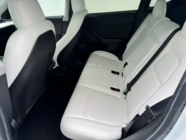 Tesla Model Y — Фото автомобиля 5