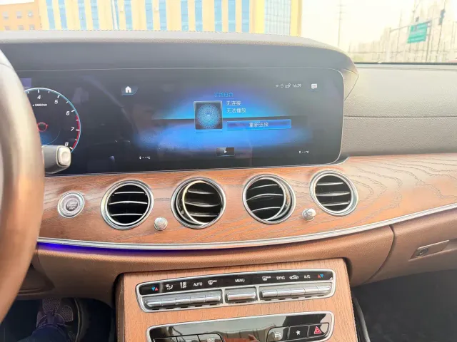 Mercedes-Benz E-Class — Фото автомобиля 9