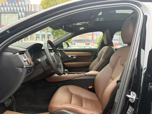 Volvo S90 — Фото автомобиля 4