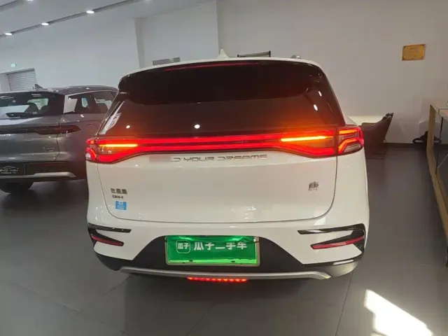 BYD Tang — Фото автомобиля 5