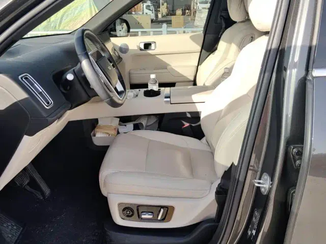Li Auto L9 — Фото автомобиля 9
