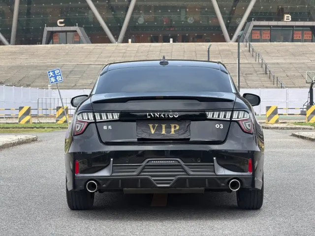 Lynk & Co 03 — Фото автомобиля 5