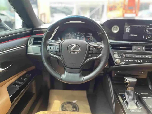 Lexus ES — Фото автомобиля 17