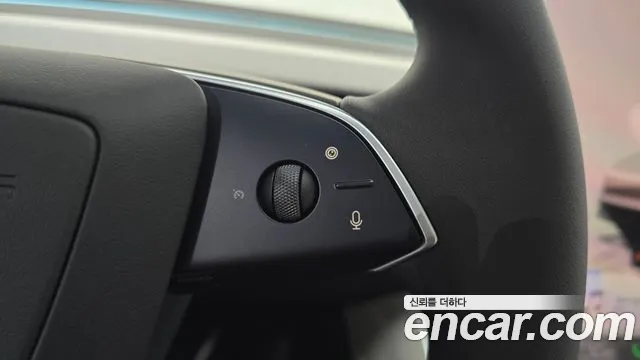 Tesla Model Y — Фото автомобиля 14
